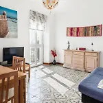 8 Personas Y Terraza * Cádiz